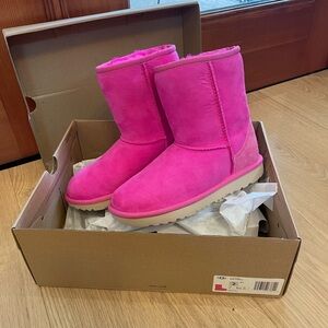 UGG Kids Classic Boots in Pink